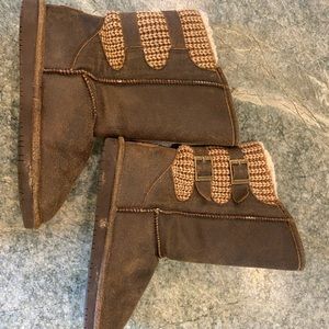Woman’s Bear Paw Boots
